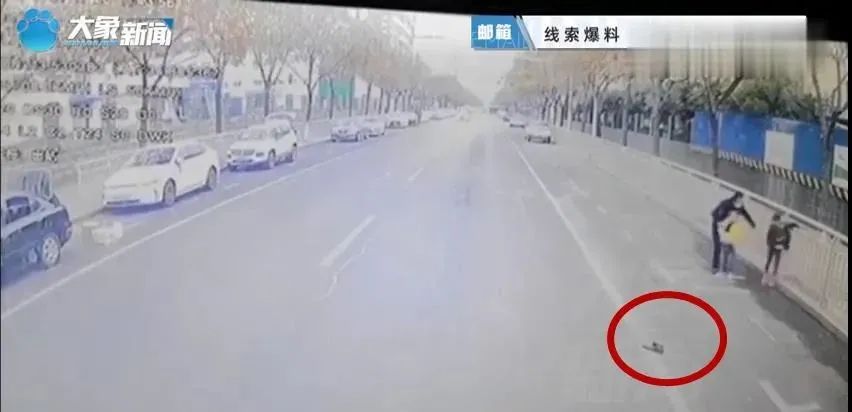 郑州两孩子一路小跑横穿马路，家长浑然不知