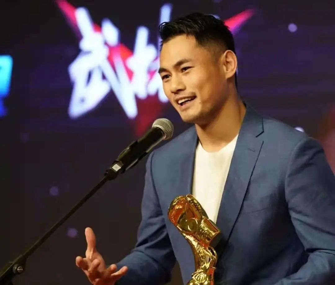 魏锐你当像鸟飞往你的山