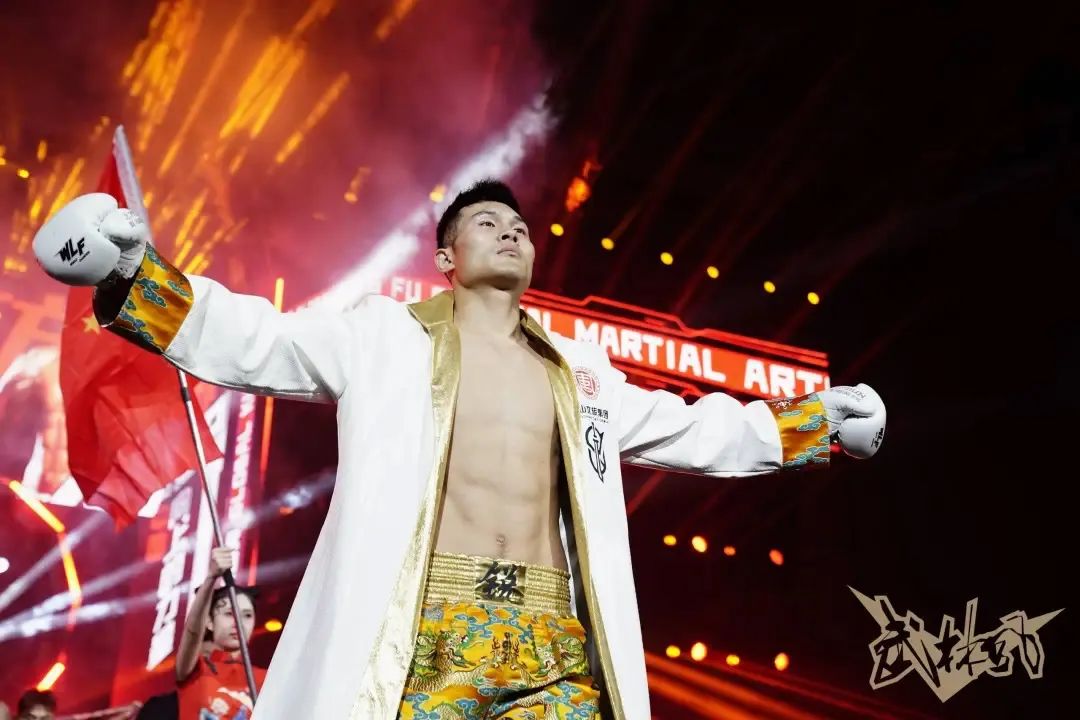 2020年12月22日,是刘策初次登上《武林风》擂台的日子,这一日,他击败