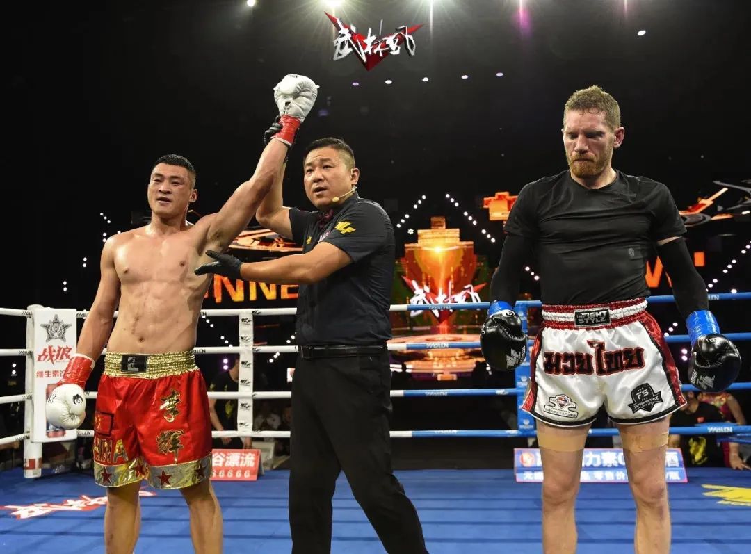 汲治泽,刘梦阳,张程程,黄源哲共十位中国勇士代表《武林风》出国征战